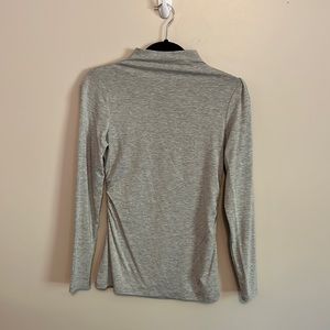 Tahari grey long sleeve viscose blend shirt size small.